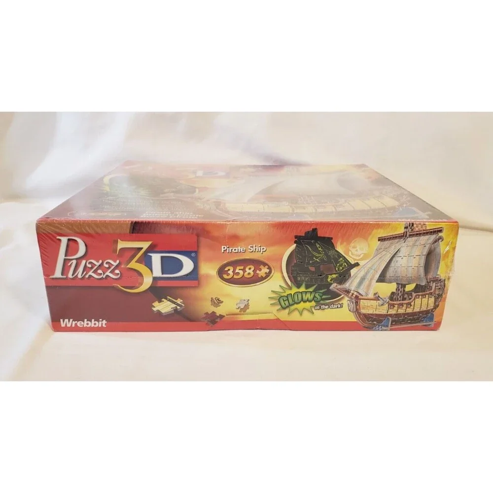 Wrebbit PUZZLE 3D PIRATE SHIP GLOWS IN THE DARK - 358 PIECES (#04402)
